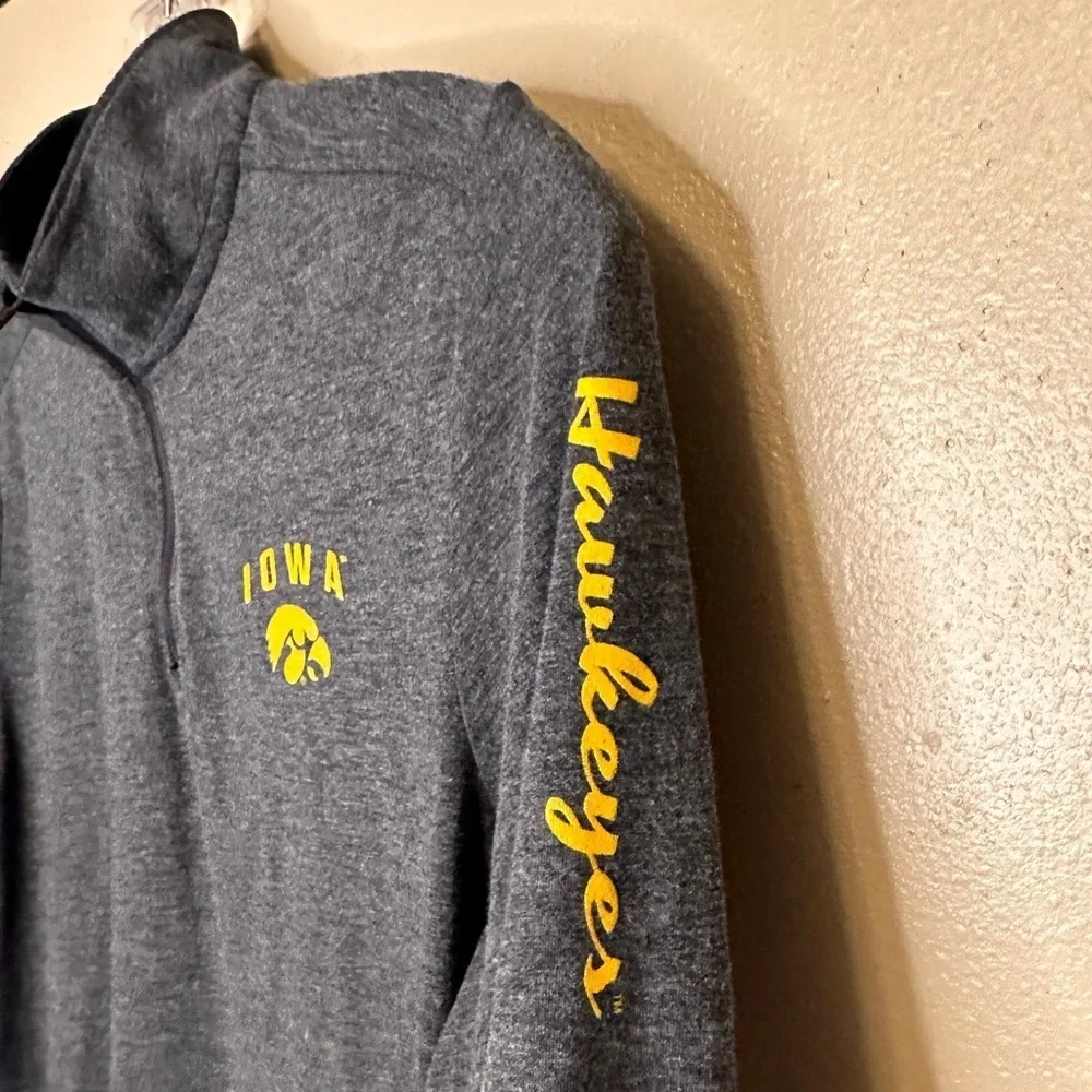 Champion Iowa Hawkeyes Youth 1/4 Zip Pullover Shirt Size 14-16 Gray